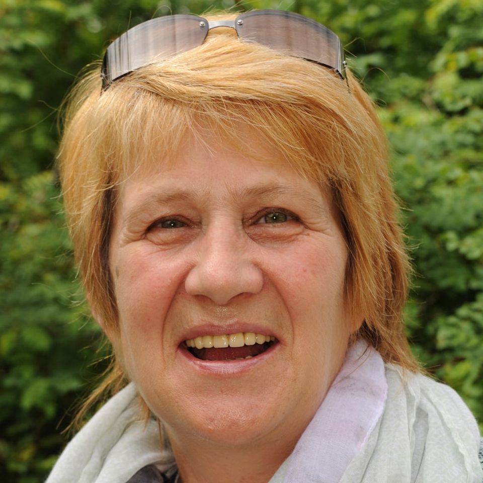 Portrait Petra Nowak (57), Mitarbeiterin in der Pflege